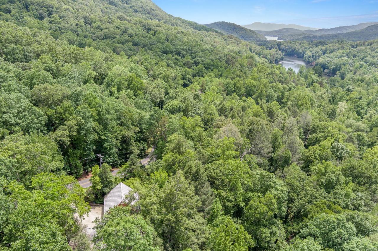 Falling Waters At Rumbling Bald Lake Lure Exteriér fotografie