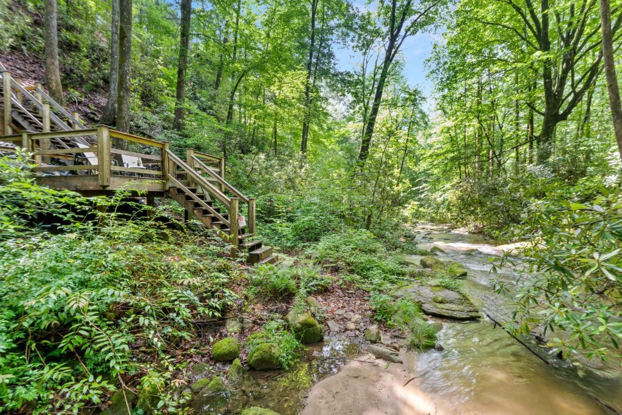 Falling Waters At Rumbling Bald Lake Lure Exteriér fotografie