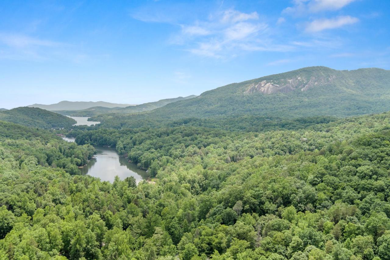 Falling Waters At Rumbling Bald Lake Lure Exteriér fotografie