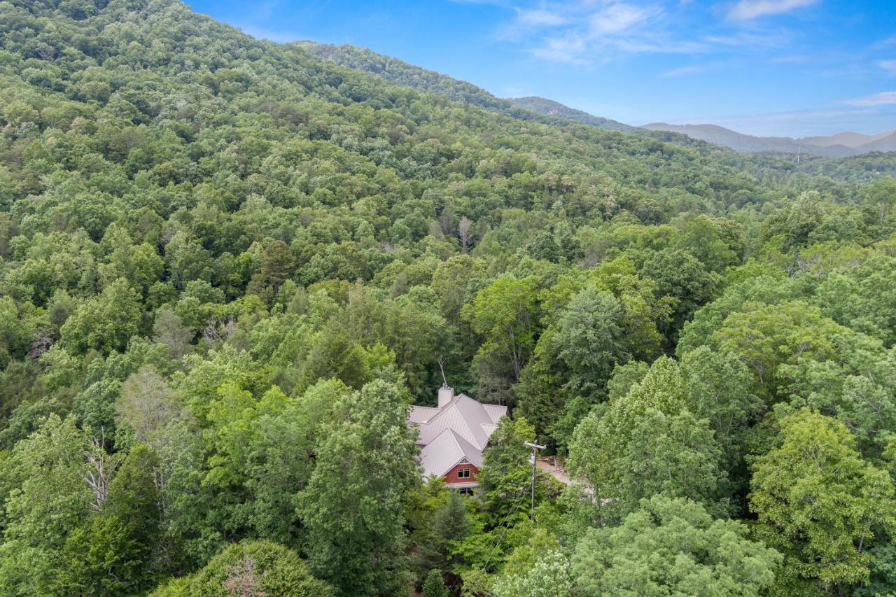 Falling Waters At Rumbling Bald Lake Lure Exteriér fotografie
